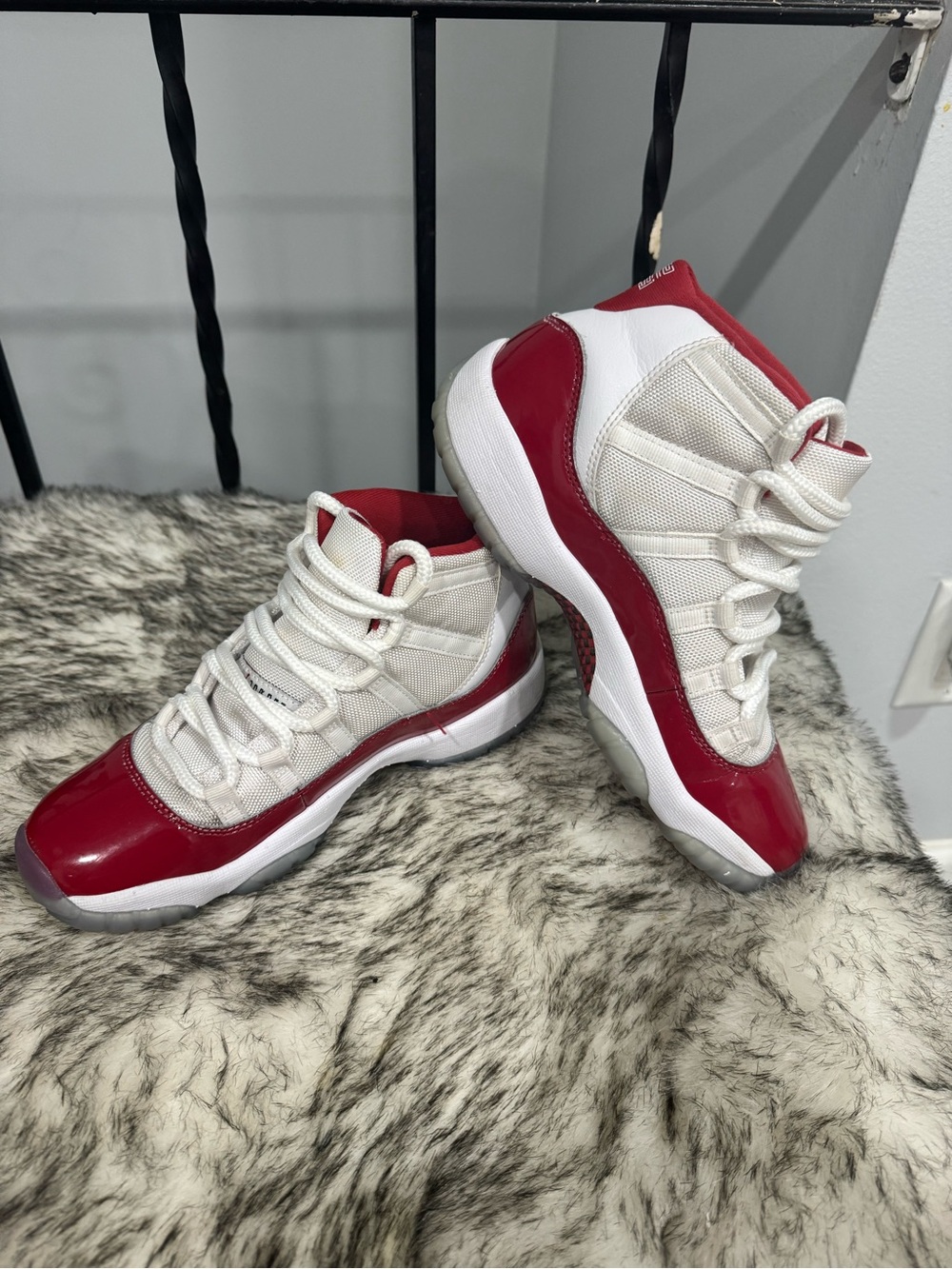 Jordan Retro High-Top Sneakers in White and Red - Picture 2 of 4